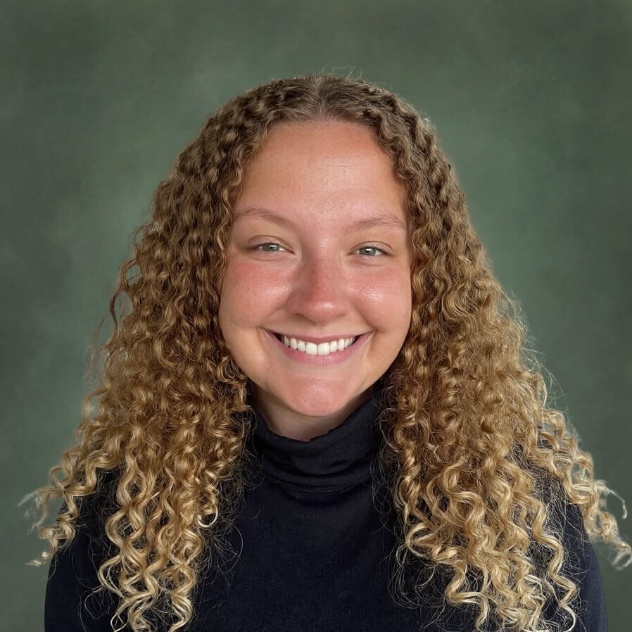 Kaylee Headshot Green
